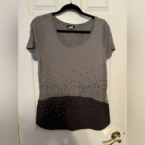 Two-tone beaded tee